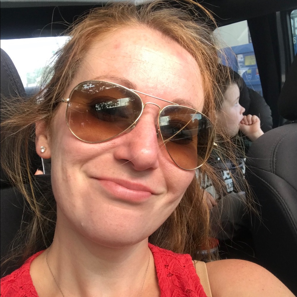 Meet your Posher, Courtney
